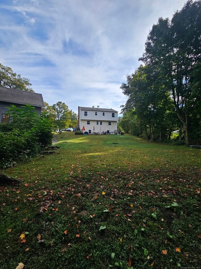 Building Photo - 356 Adams St