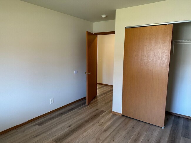 Building Photo - 1596-1596 Peggy Lp