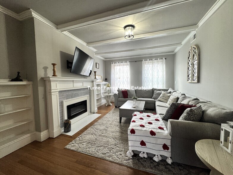 Building Photo - 179 Babcock St