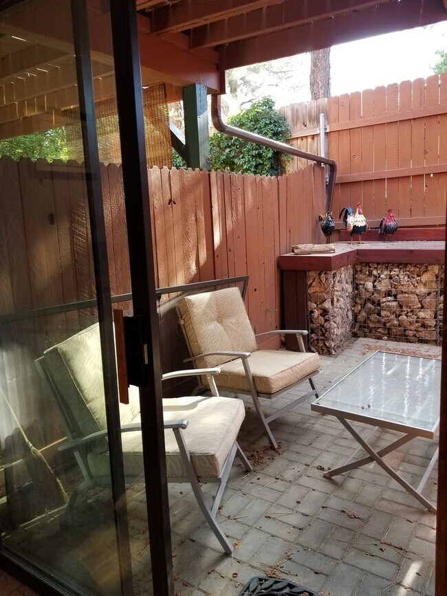 Building Photo - 2 Bed, 2.5 Bath Townhouse near NAU/CCC!! S...