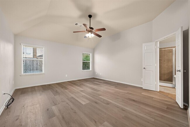 Building Photo - 28207 Chalet Park Dr