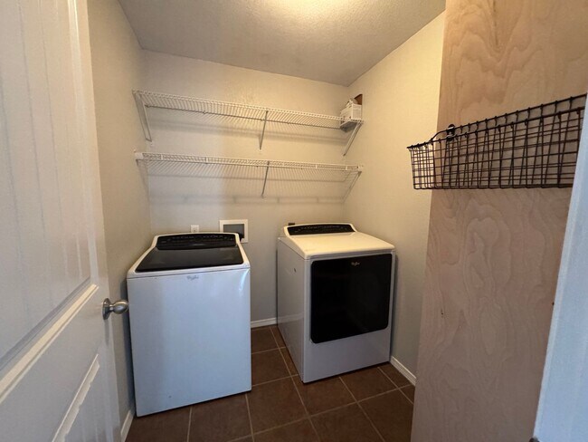 Building Photo - Adorable 3 Bedroom, 2 Bathroom Home for Rent!