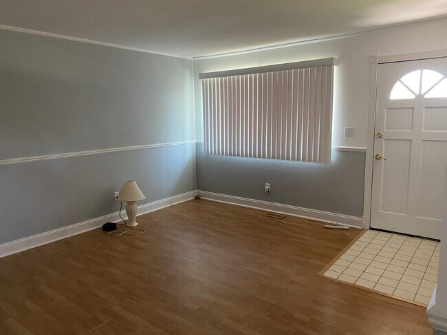 Building Photo - 44144 Saltz Rd