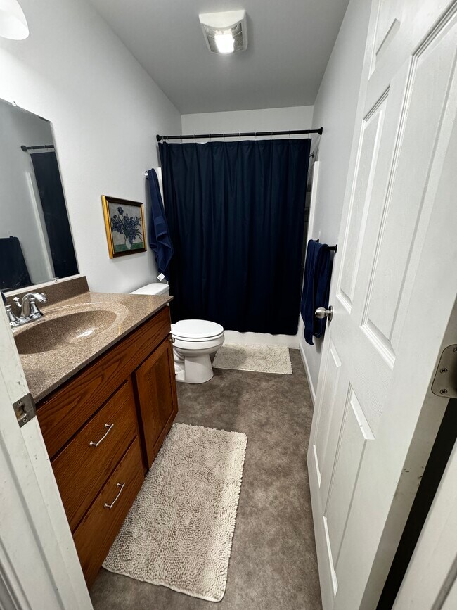 Building Photo - 920 Center Pl