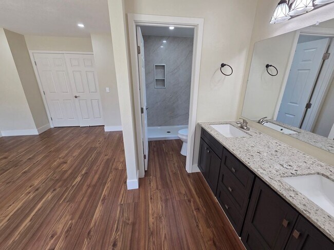 Building Photo - 616 Placer Ln