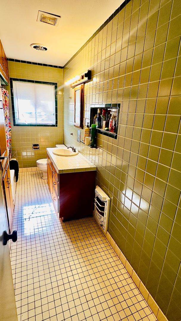 Building Photo - 2008 Longview Dr