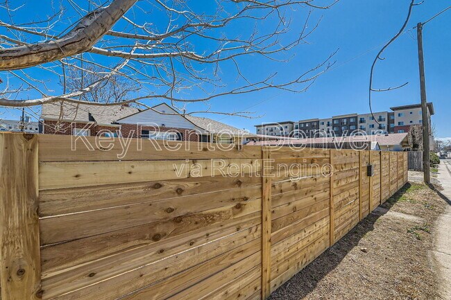 Building Photo - 1540 Zenobia St