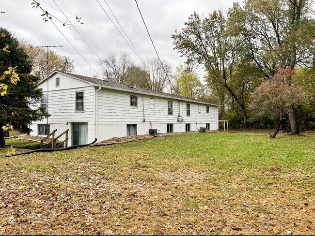Building Photo - 6320-6322 N Fruitridge St