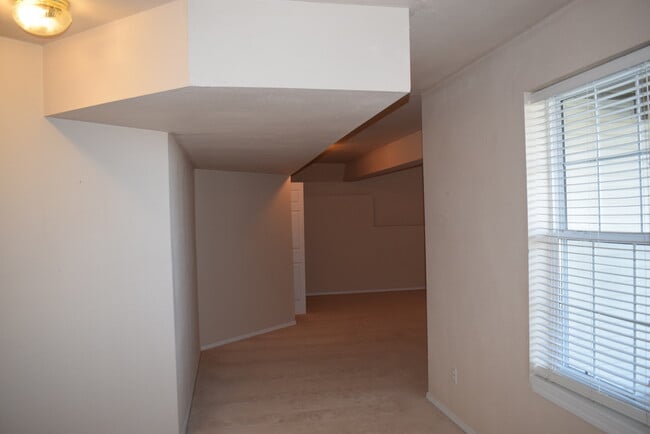 Building Photo - 4 bed / 3 bed Home with Gorgeous View!!!