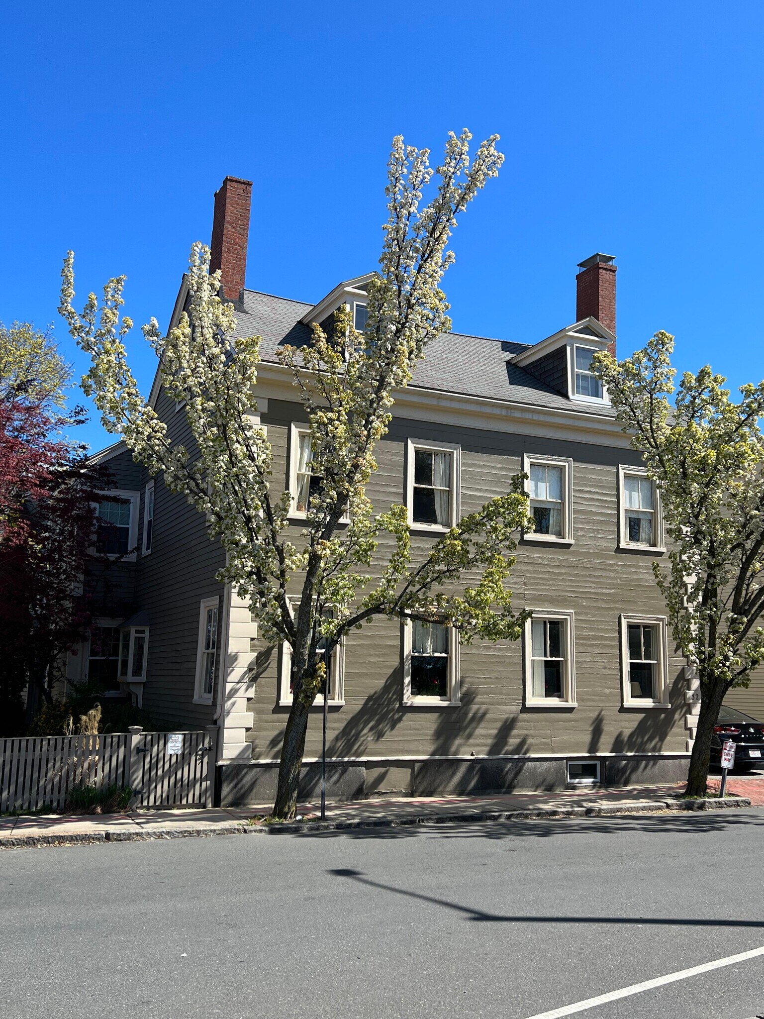 Building Photo - 32 Lynde St
