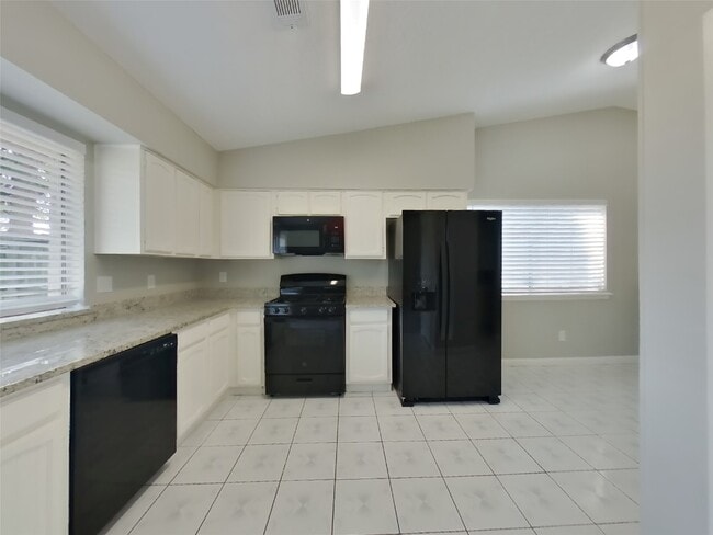 Building Photo - 23426 Canyon Lake Dr