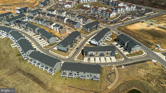 Building Photo - 720 Glenn Lk Dr