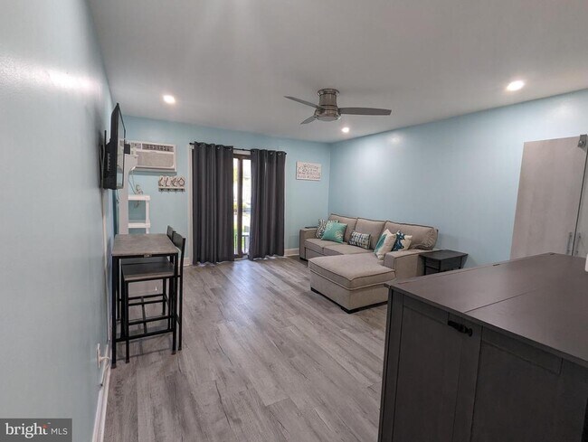 Building Photo - 725 Allen Dr