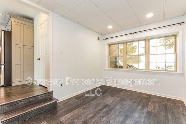 Building Photo - 404 Strawbridge Ave