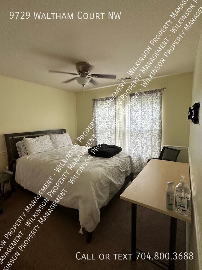 Building Photo - Pet Friendly Home in Very Desirable Highla...