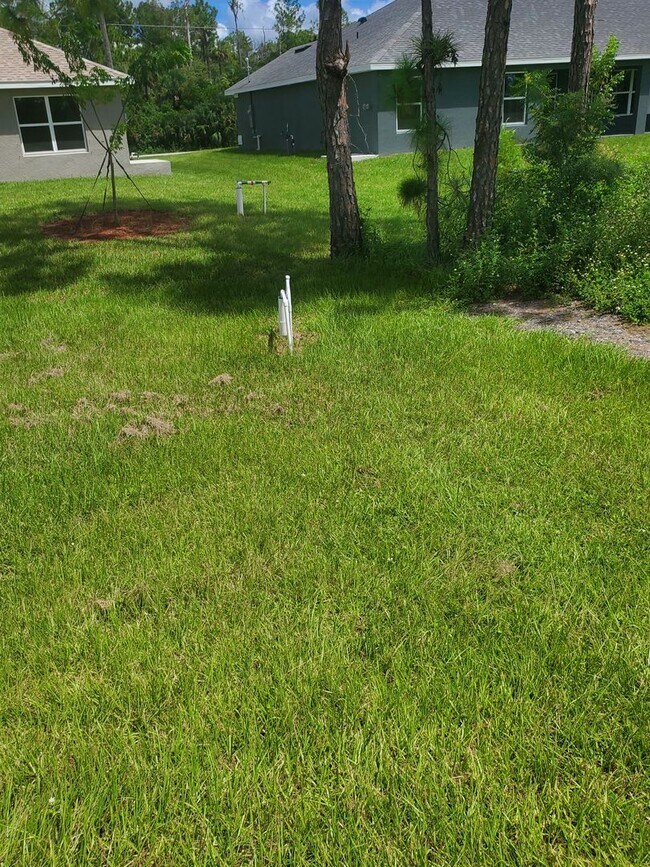 Building Photo - Great Location in Lehigh Acres, 3/2/1 in G...