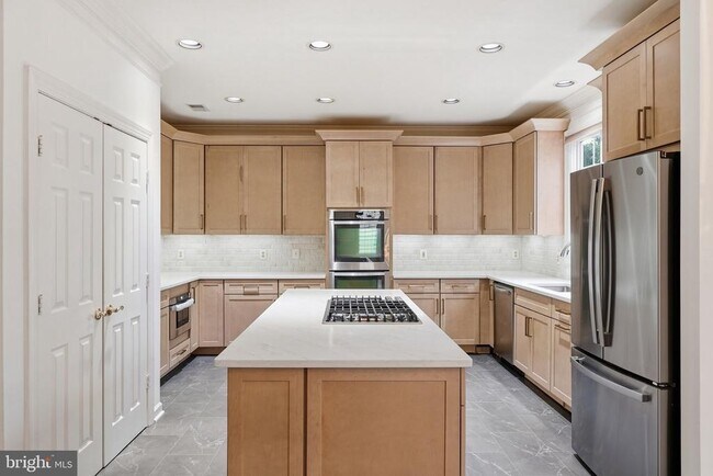 Building Photo - 10417 Snow Point Dr