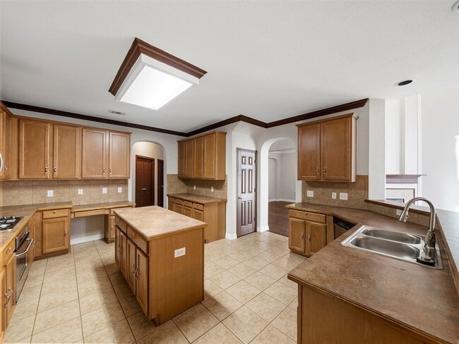 Building Photo - 9943 Red Cedar Dr