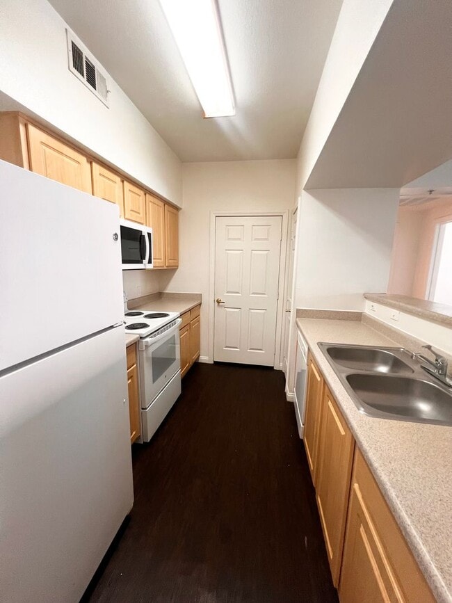 Building Photo - 6955 N Durango Dr