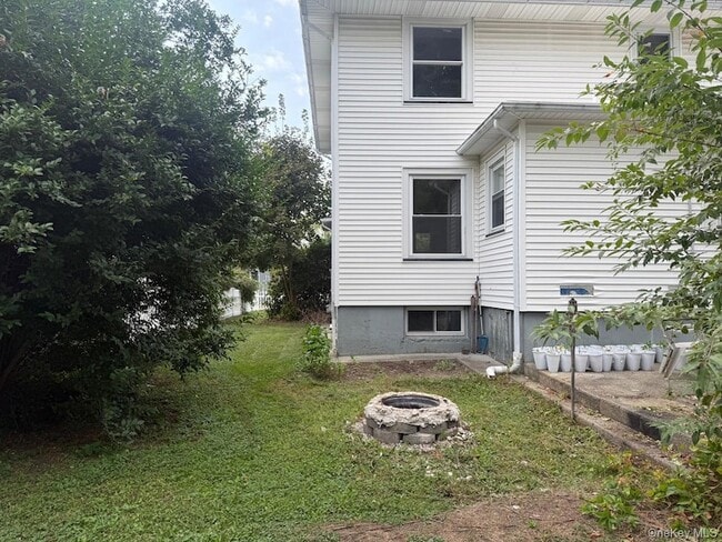Building Photo - 37 Watkins Ave
