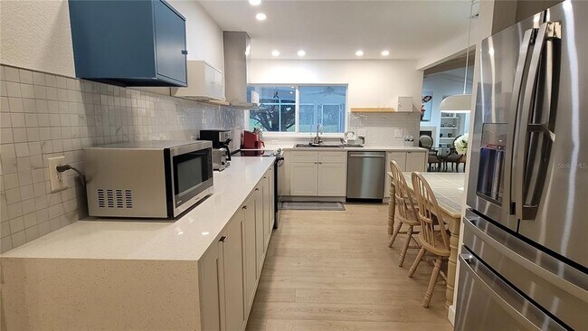 Building Photo - 3631 Avenida Madera