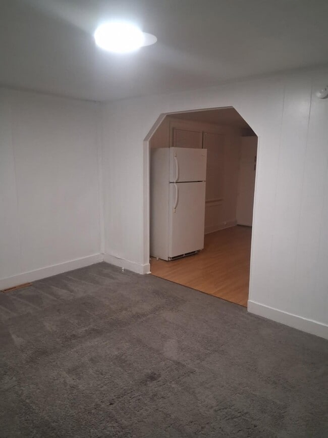 Building Photo - 65 1/2 E. Stevens St.-