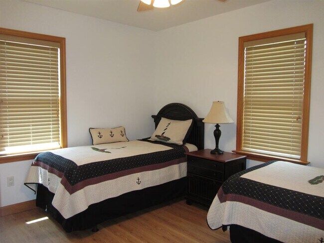 Building Photo - 48184 Decoy Dr