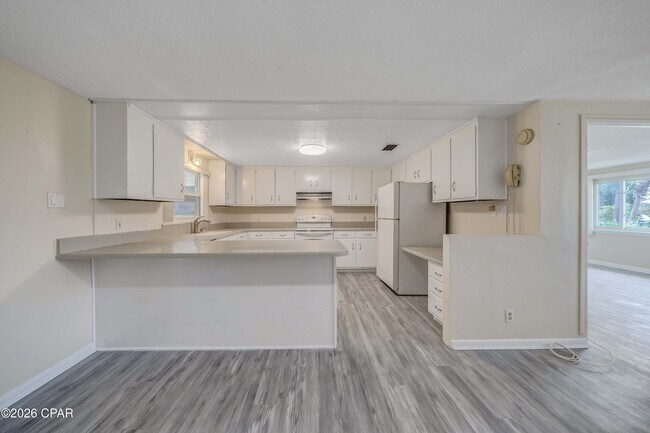 Building Photo - 4736 Sunset Dr