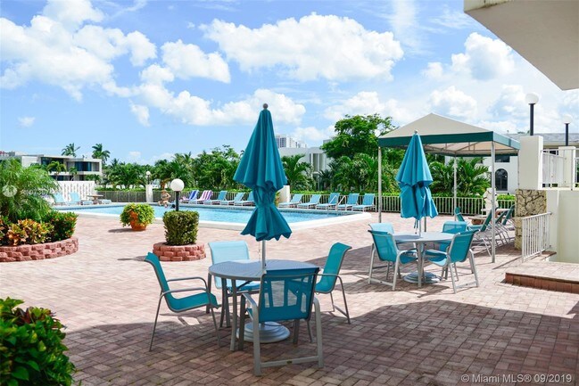 Building Photo - 401 Golden Isles Dr