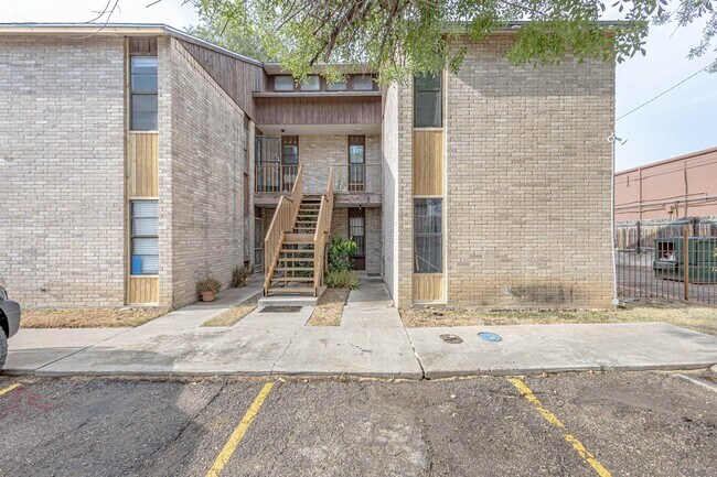 Primary Photo - 100 Hillside Rd