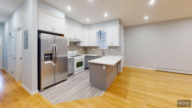 Building Photo - 2 bedroom in Brooklyn NY 11220