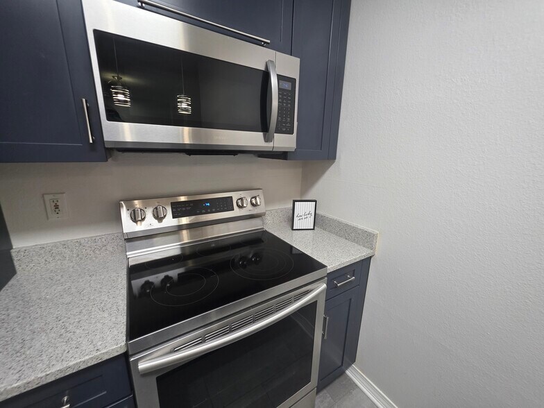 Building Photo - 503 Spartan Dr