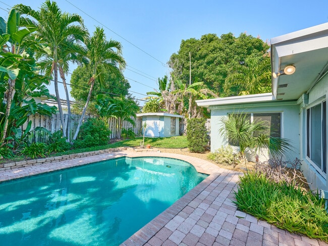 Building Photo - 301 NW 3rd Ct