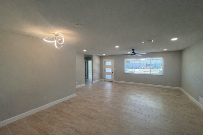 Building Photo - 139 Beau Rivage Dr