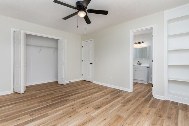 Building Photo - Beautifullly renovated home with easy access to I-26