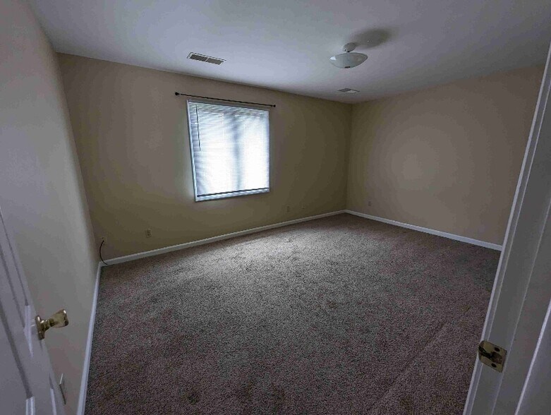 Building Photo - 5833 Benton Rd