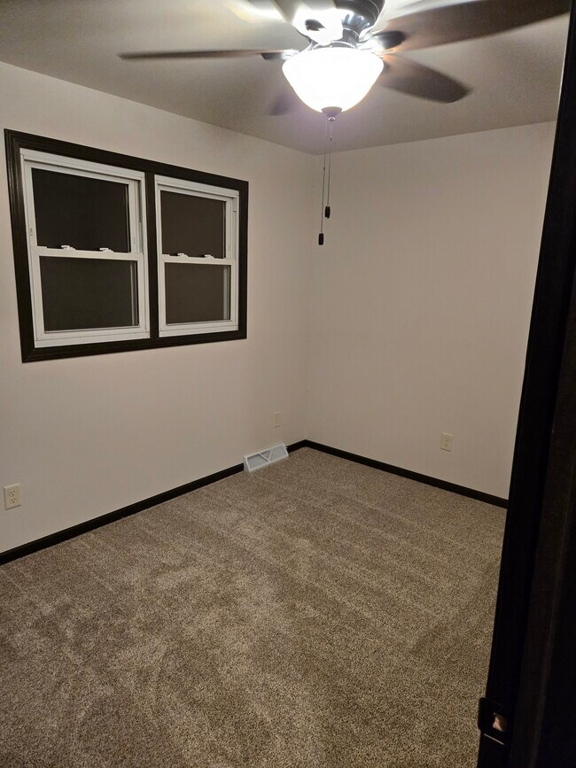 Building Photo - 773 Wanda Ave