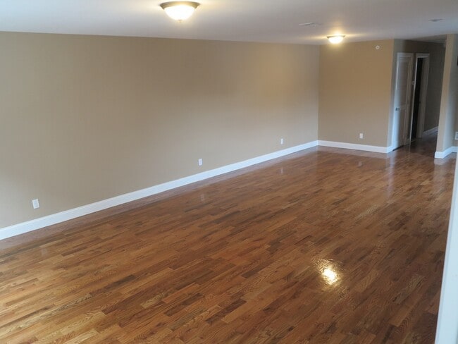 Building Photo - 14 Summit St