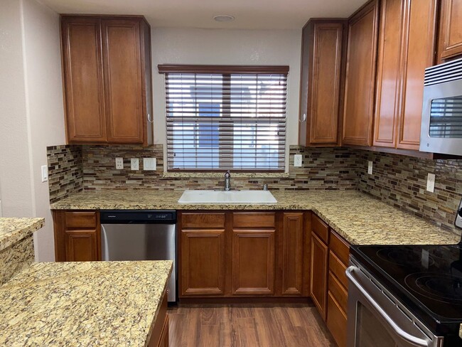 Building Photo - Somersett Reno Home - Walking Trails and t...