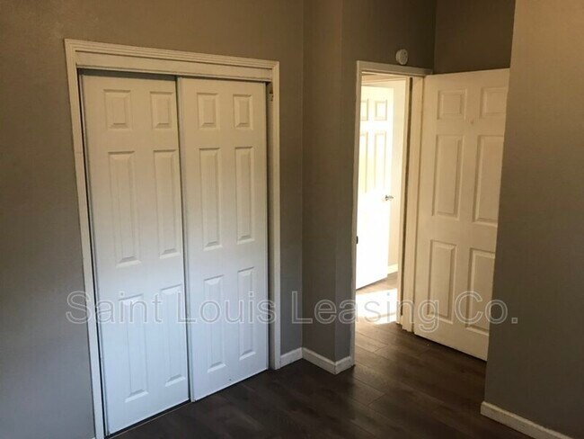 Building Photo - 370 St Edward Ln