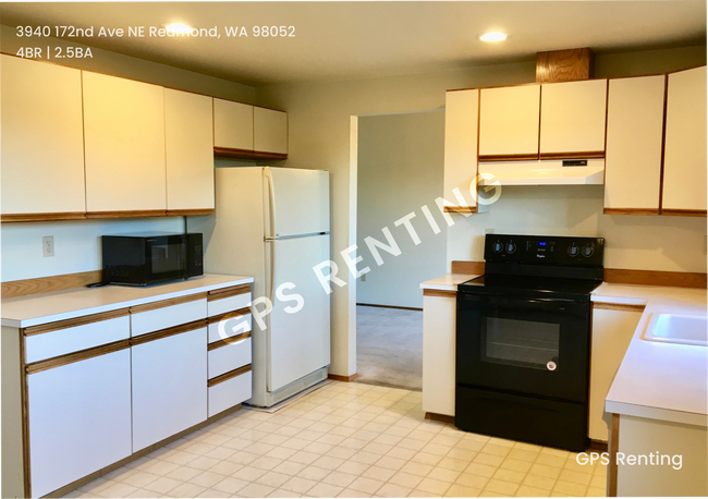 Building Photo - Stunning Light-Filled Home on a 1/3 Acre C...