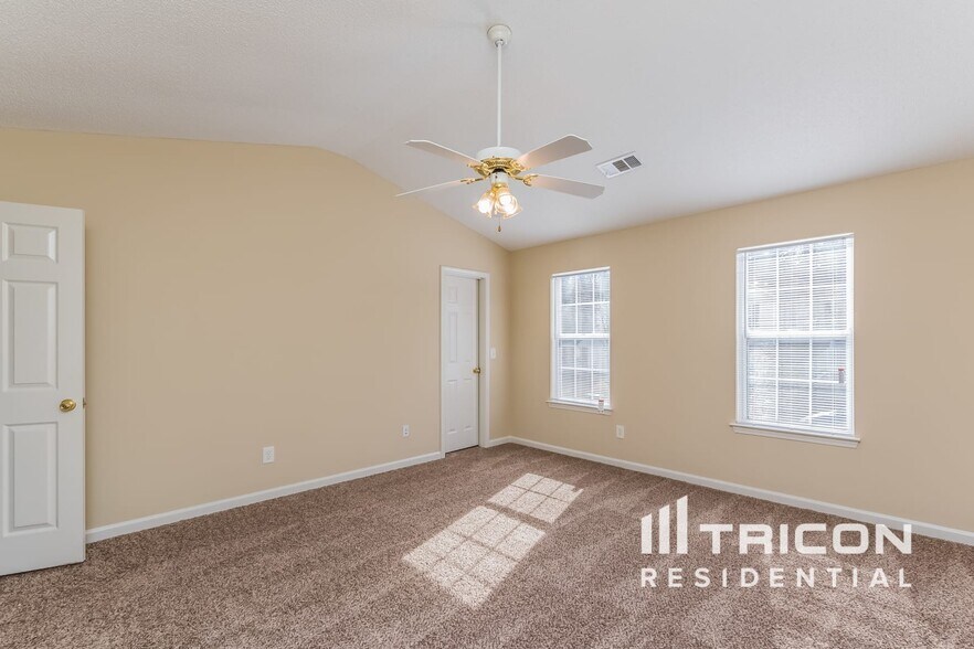 Building Photo - 112 Bainbridge Ct