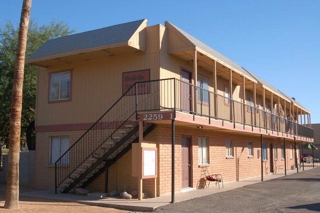 Primary Photo - Woodridge Apartments