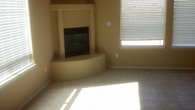 Building Photo - 2899 Longbow Dr