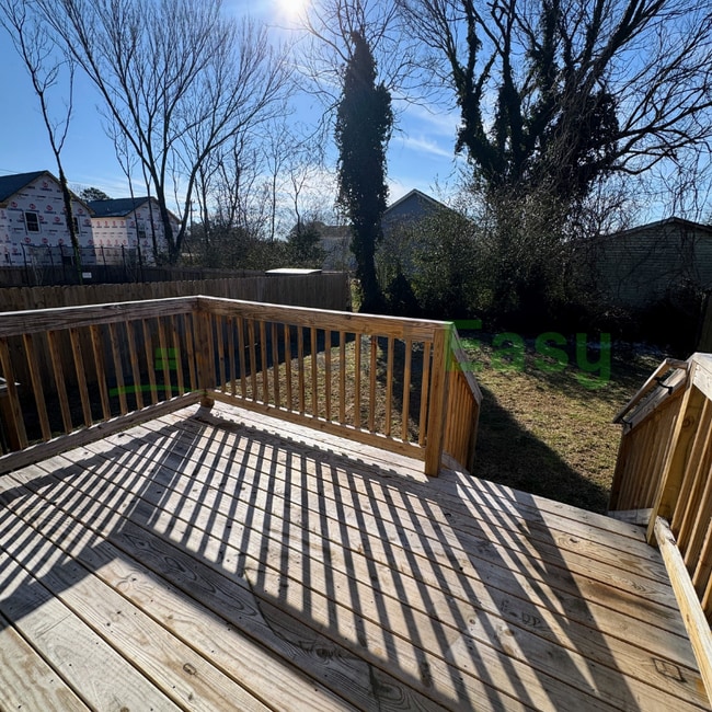 Building Photo - 511 Mason Ave