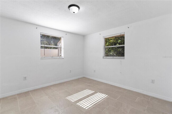 Building Photo - 8623 Parkway Cir