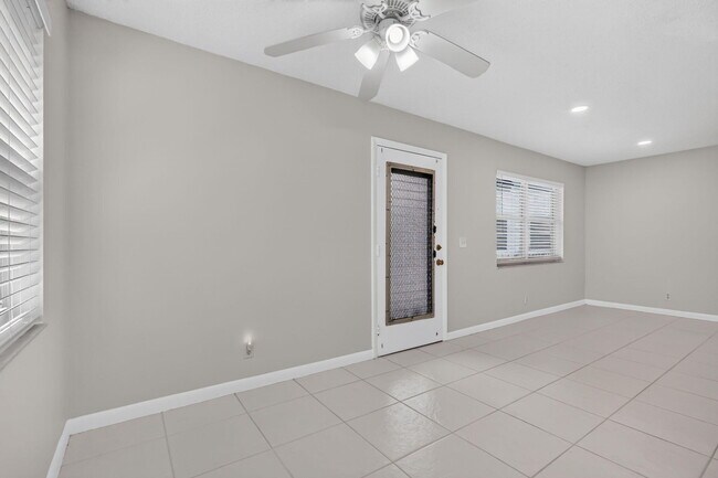 Building Photo - 40 Burgundy A
