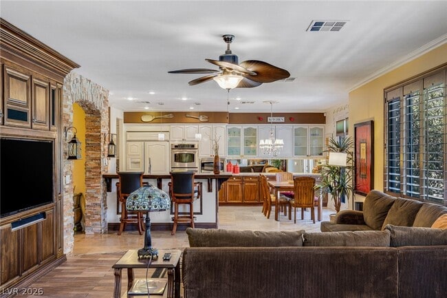 Building Photo - 724 Pinnacle Heights