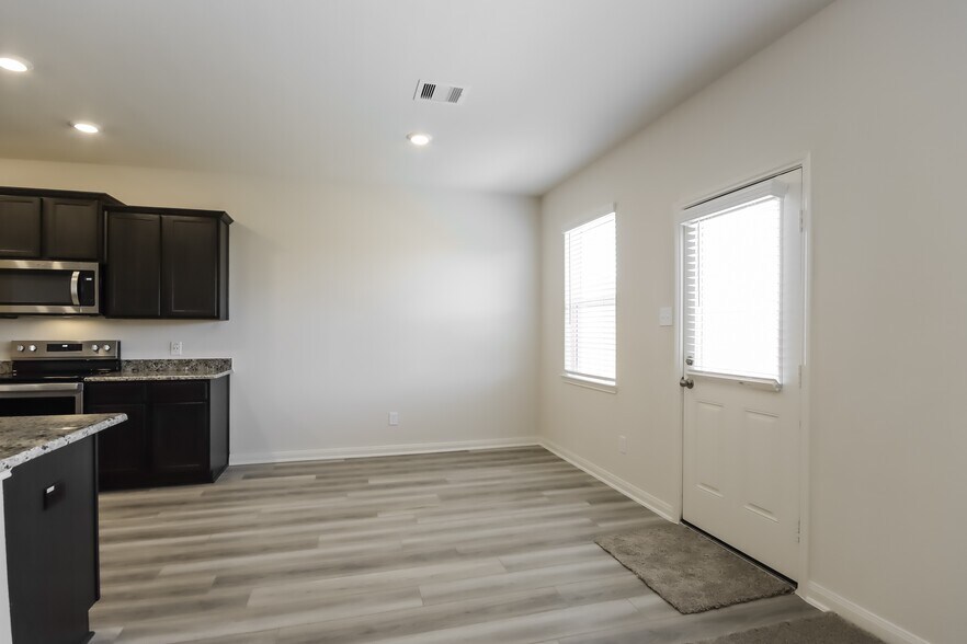 Building Photo - 5911 Littoral Rd