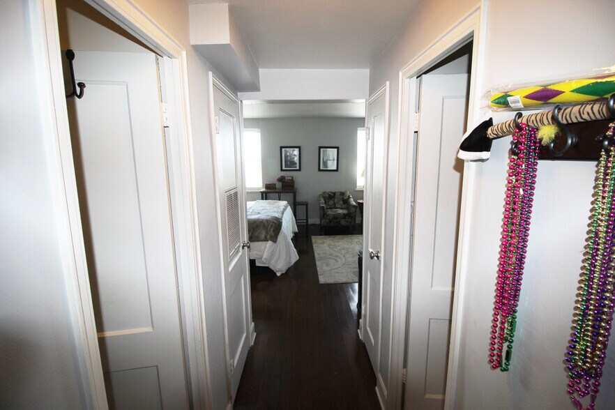 Building Photo - 1205 Saint Charles Ave